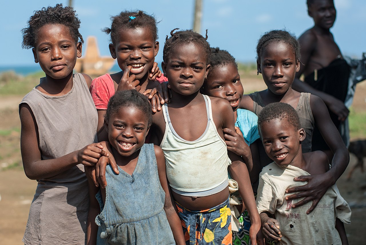 Helena van Eykeren CCBYSA 2.0 Kinder auf Sao Tome (c) wikimedia